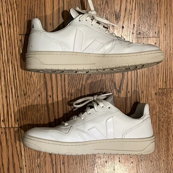 Veja Shoes - Picture 2 of 10